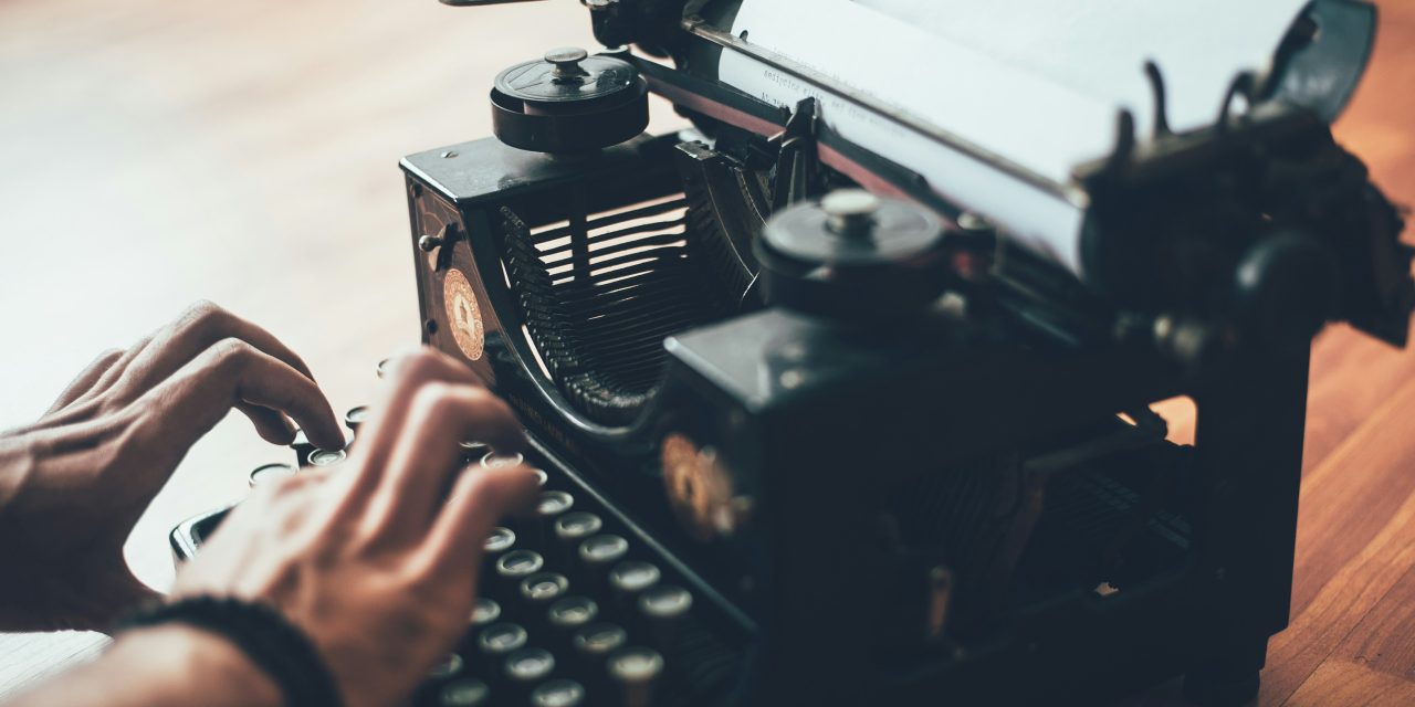 Yabancı yazarlar kendi eserlerini okuyor